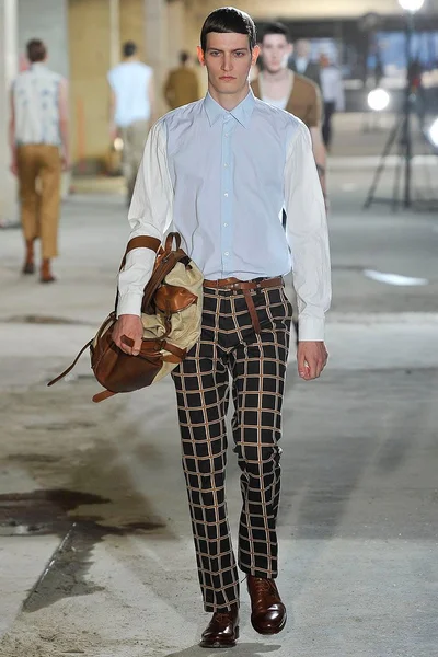 Look 25